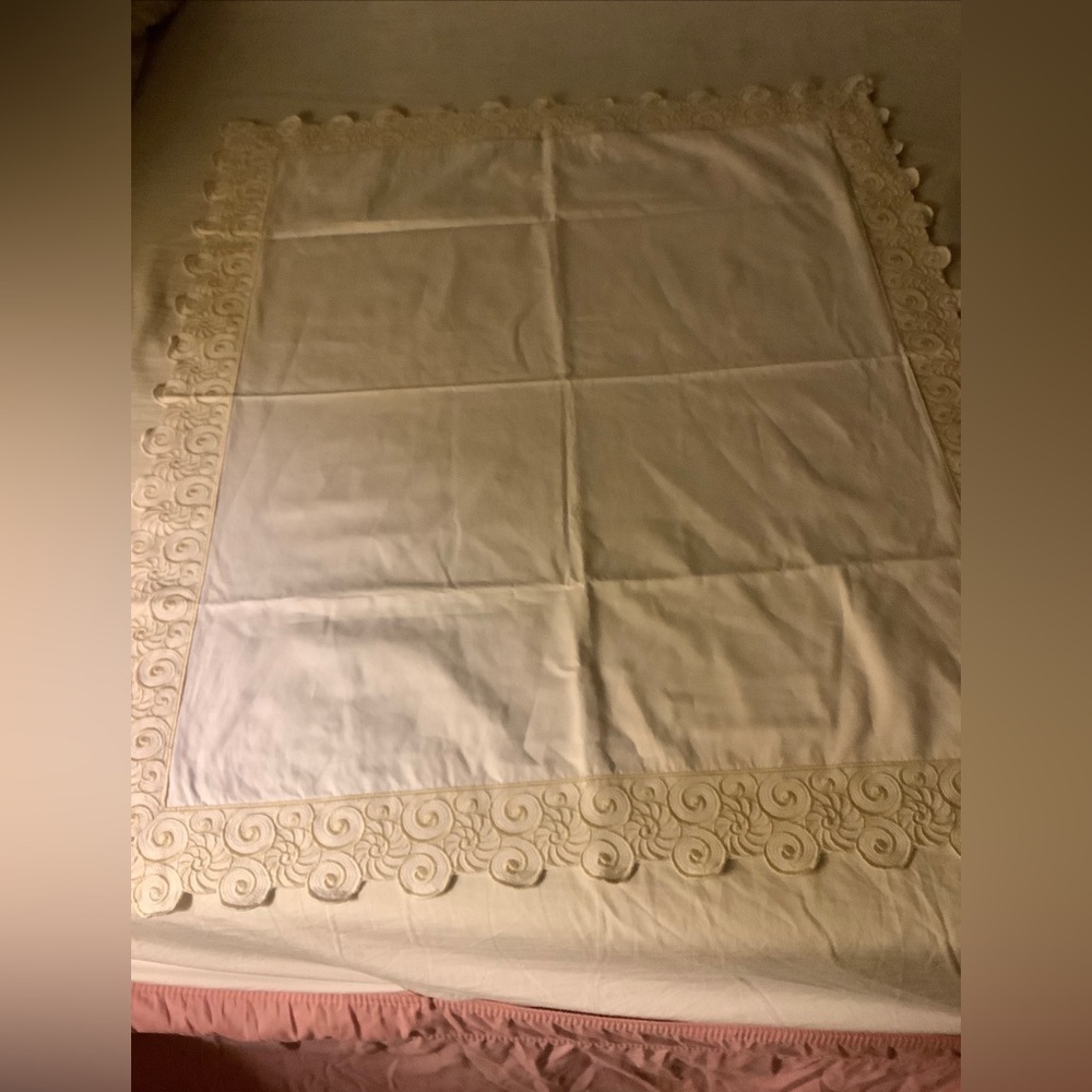 Schweitzer Linen Quilted Comforter Golden Ivory Embroidery + 2 Matching Shams - Picture 9 of 15